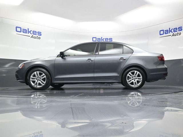 Photo of 2018 Platinum Gray Metallic Volkswagen Jetta