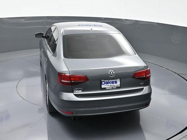 Photo of 2018 Platinum Gray Metallic Volkswagen Jetta