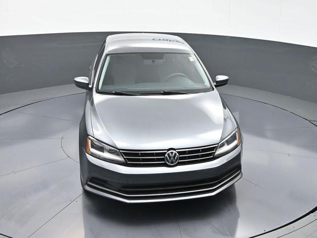 Photo of 2018 Platinum Gray Metallic Volkswagen Jetta