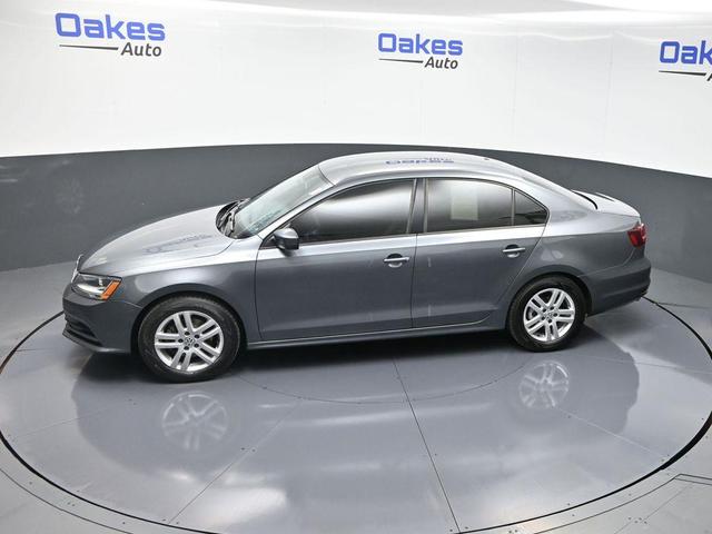 Photo of 2018 Platinum Gray Metallic Volkswagen Jetta
