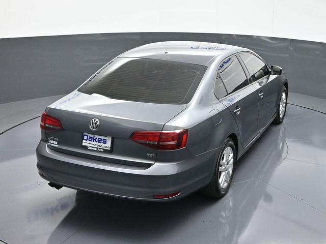 Photo of 2018 Platinum Gray Metallic Volkswagen Jetta
