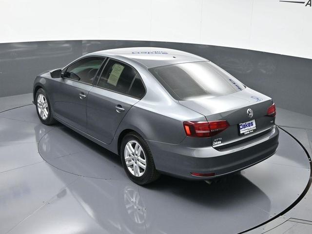 Photo of 2018 Platinum Gray Metallic Volkswagen Jetta