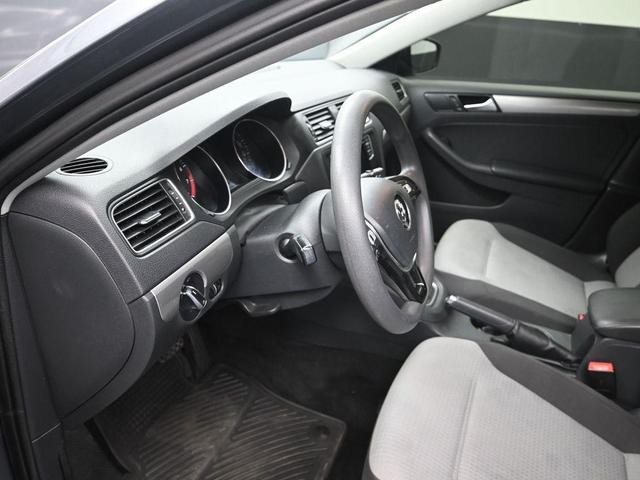 Photo of 2018 Platinum Gray Metallic Volkswagen Jetta