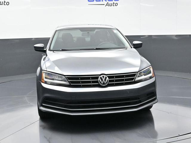 Photo of 2018 Platinum Gray Metallic Volkswagen Jetta