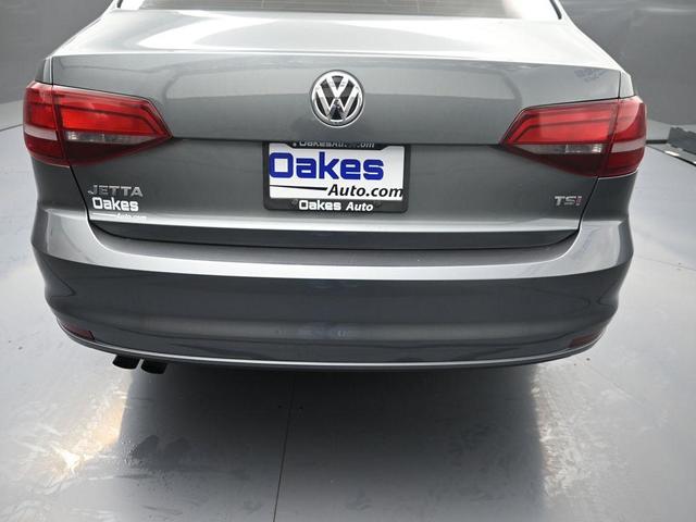 Photo of 2018 Platinum Gray Metallic Volkswagen Jetta