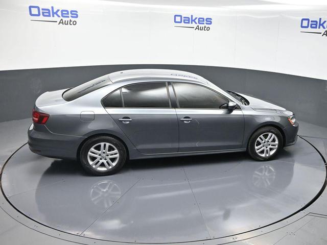 Photo of 2018 Platinum Gray Metallic Volkswagen Jetta