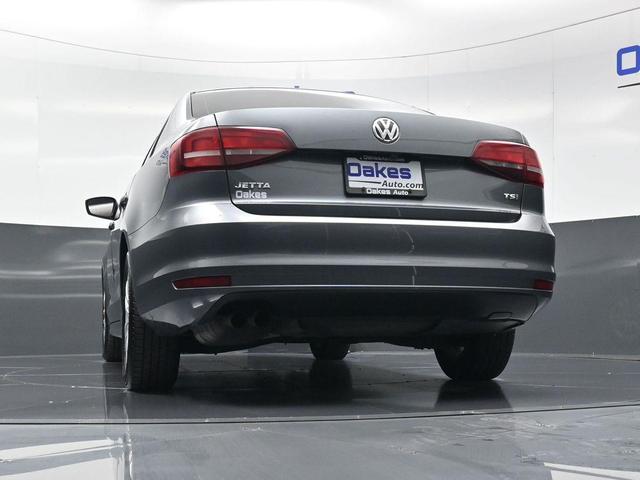 Photo of 2018 Platinum Gray Metallic Volkswagen Jetta