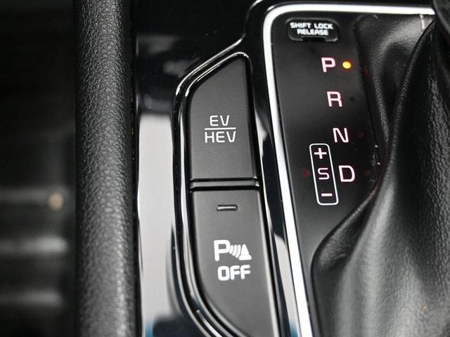 Photo of 2022 Snow White Pearl Kia Niro Plug-In Hybrid