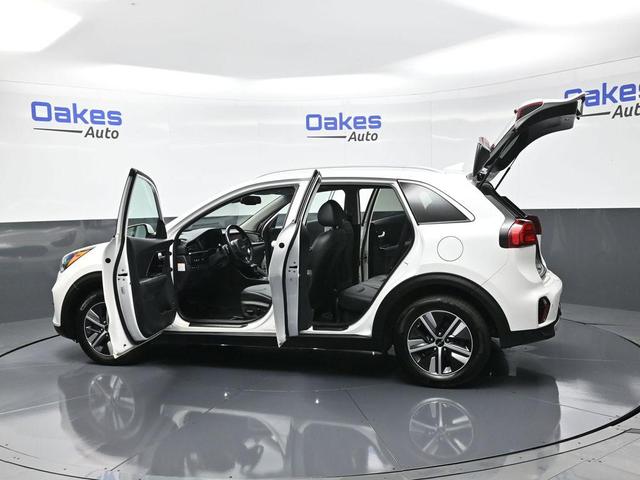 Photo of 2022 Snow White Pearl Kia Niro Plug-In Hybrid