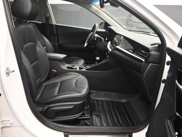Photo of 2022 Snow White Pearl Kia Niro Plug-In Hybrid