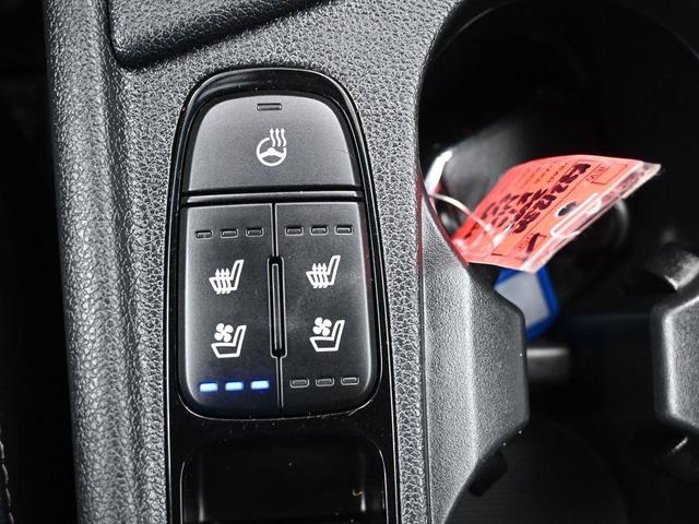 Photo of 2022 Snow White Pearl Kia Niro Plug-In Hybrid