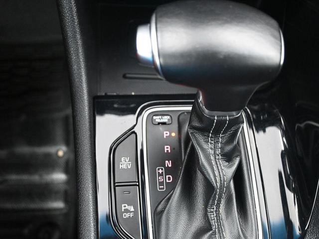 Photo of 2022 Snow White Pearl Kia Niro Plug-In Hybrid