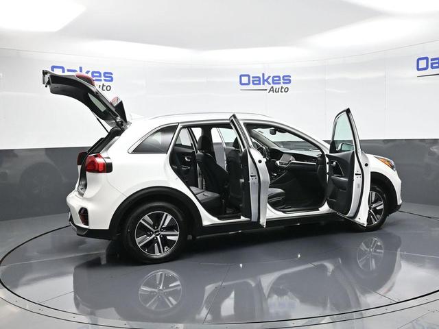 Photo of 2022 Snow White Pearl Kia Niro Plug-In Hybrid