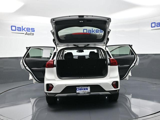 Photo of 2022 Snow White Pearl Kia Niro Plug-In Hybrid