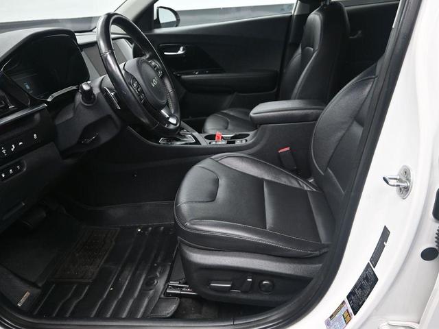 Photo of 2022 Snow White Pearl Kia Niro Plug-In Hybrid