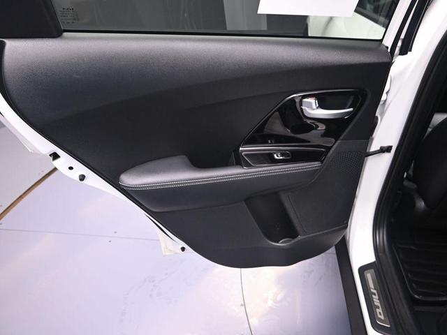 Photo of 2022 Snow White Pearl Kia Niro Plug-In Hybrid