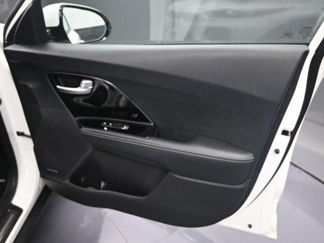 Photo of 2022 Snow White Pearl Kia Niro Plug-In Hybrid
