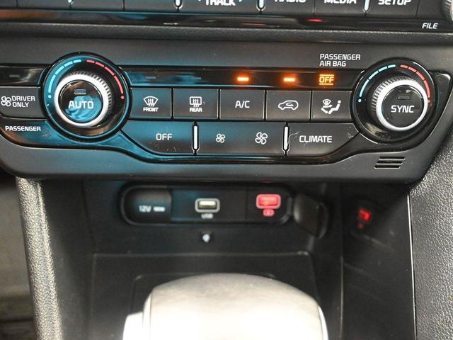 Photo of 2022 Snow White Pearl Kia Niro Plug-In Hybrid