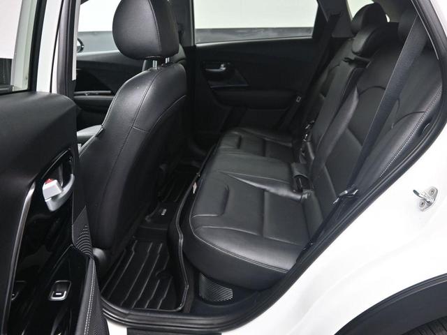Photo of 2022 Snow White Pearl Kia Niro Plug-In Hybrid