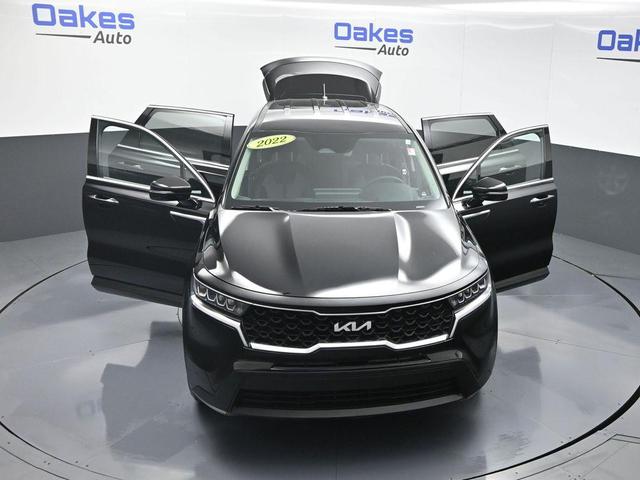 Photo of 2022 Ebony Black Kia Sorento