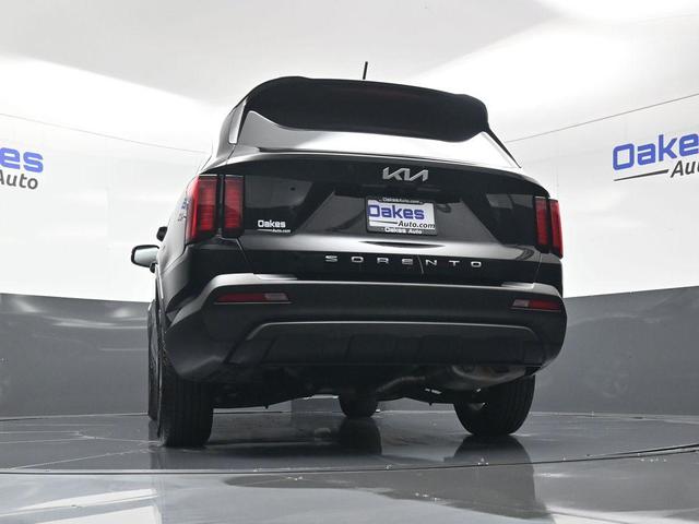 Photo of 2022 Ebony Black Kia Sorento