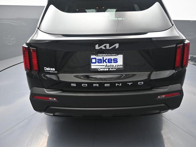 Photo of 2022 Ebony Black Kia Sorento
