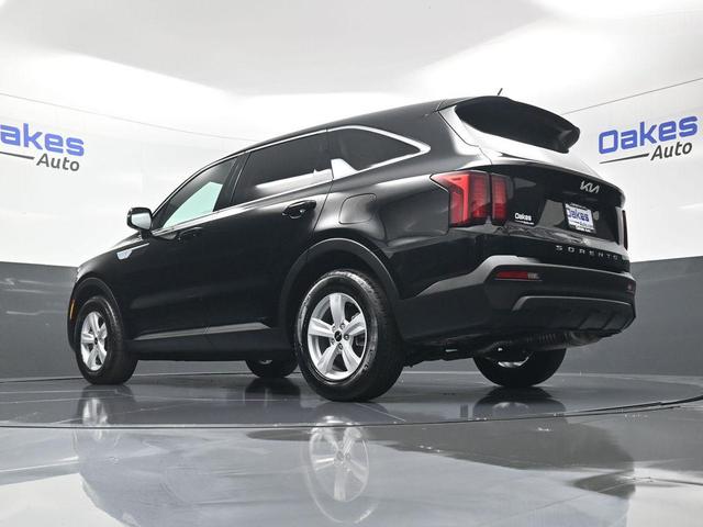 Photo of 2022 Ebony Black Kia Sorento
