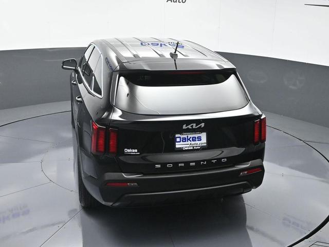 Photo of 2022 Ebony Black Kia Sorento