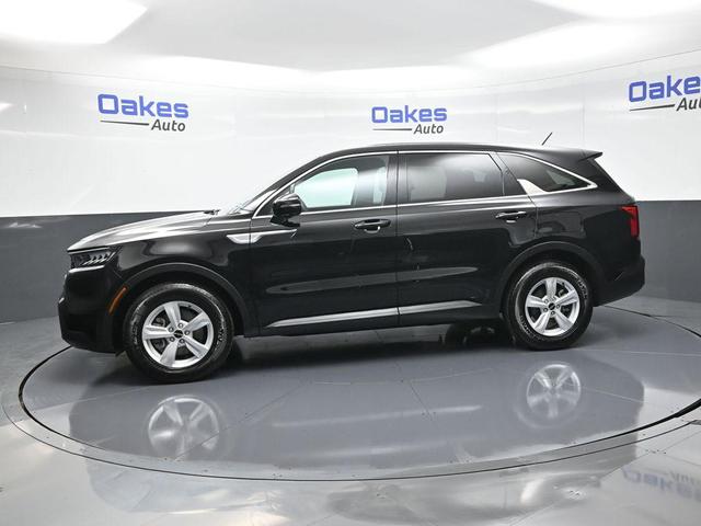 Photo of 2022 Ebony Black Kia Sorento