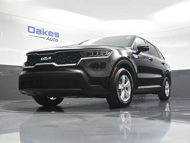 Photo of 2022 Ebony Black Kia Sorento