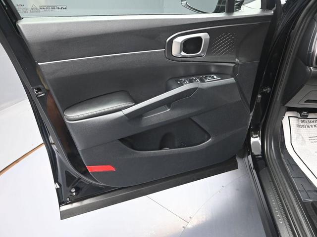 Photo of 2022 Ebony Black Kia Sorento