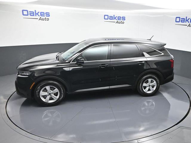 Photo of 2022 Ebony Black Kia Sorento