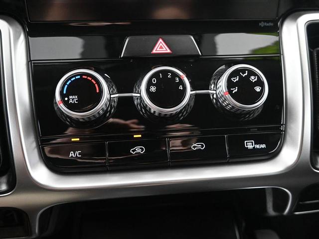 Photo of 2022 Ebony Black Kia Sorento