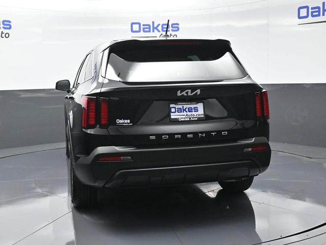 Photo of 2022 Ebony Black Kia Sorento