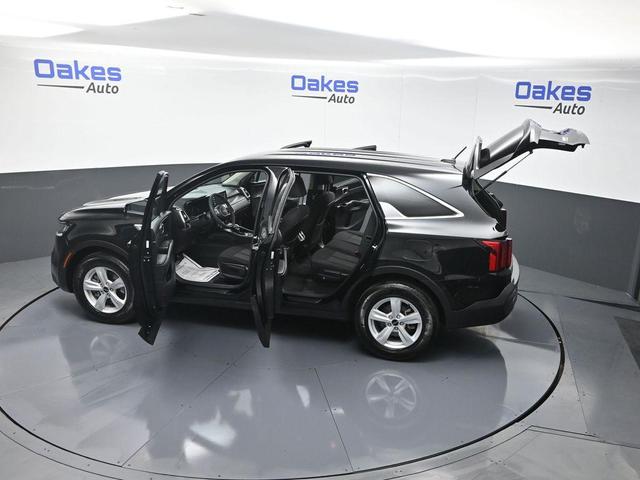 Photo of 2022 Ebony Black Kia Sorento