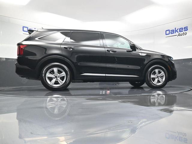 Photo of 2022 Ebony Black Kia Sorento