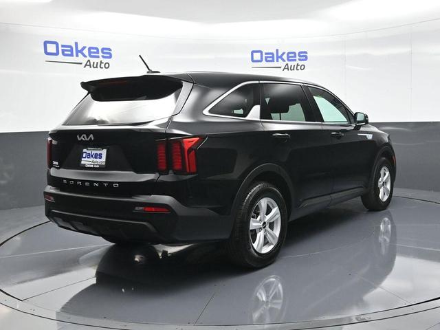 Photo of 2022 Ebony Black Kia Sorento