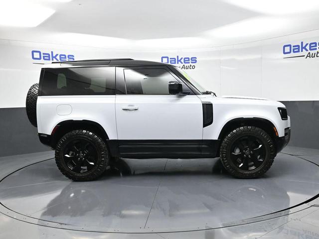 Photo of 2022 Fuji White Land Rover Defender