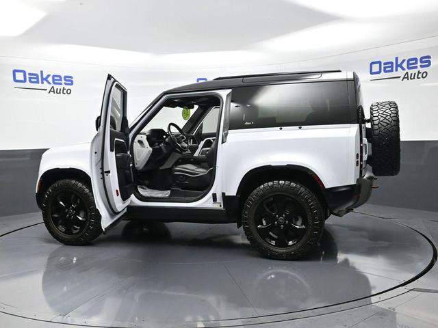 Photo of 2022 Fuji White Land Rover Defender