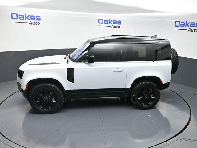 Photo of 2022 Fuji White Land Rover Defender