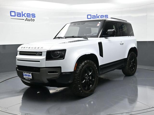 Photo of 2022 Fuji White Land Rover Defender