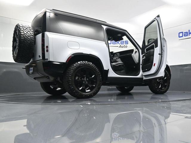 Photo of 2022 Fuji White Land Rover Defender