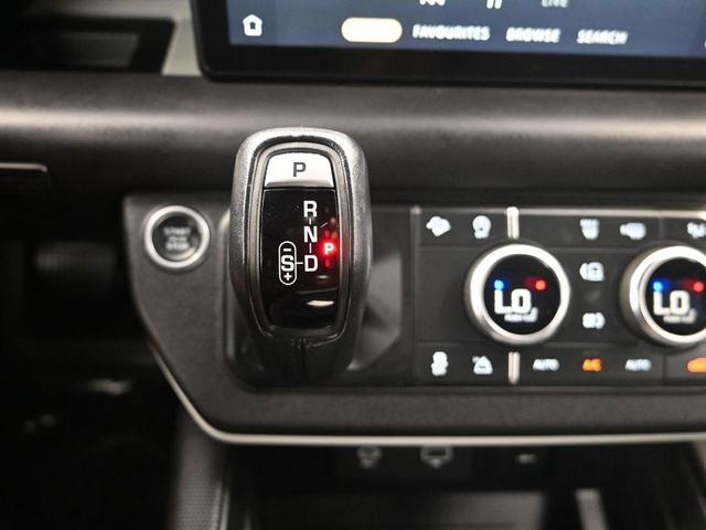 Photo of 2022 Fuji White Land Rover Defender