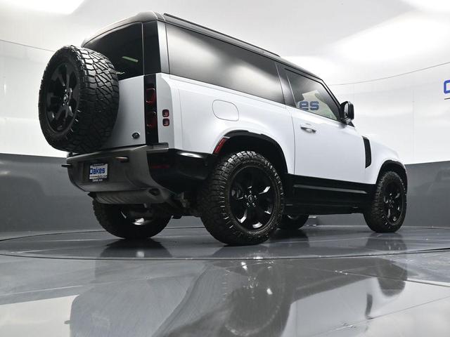 Photo of 2022 Fuji White Land Rover Defender
