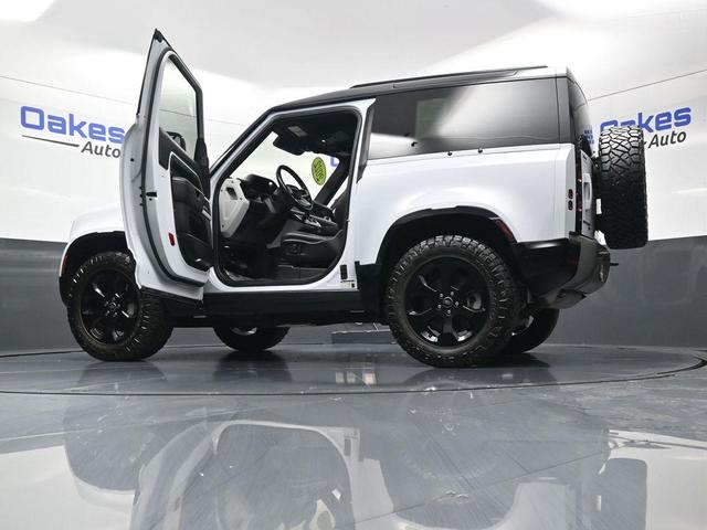 Photo of 2022 Fuji White Land Rover Defender