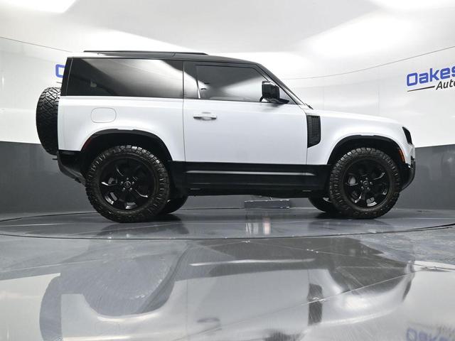 Photo of 2022 Fuji White Land Rover Defender