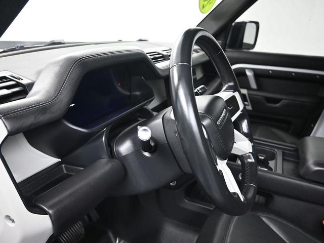 Photo of 2022 Fuji White Land Rover Defender