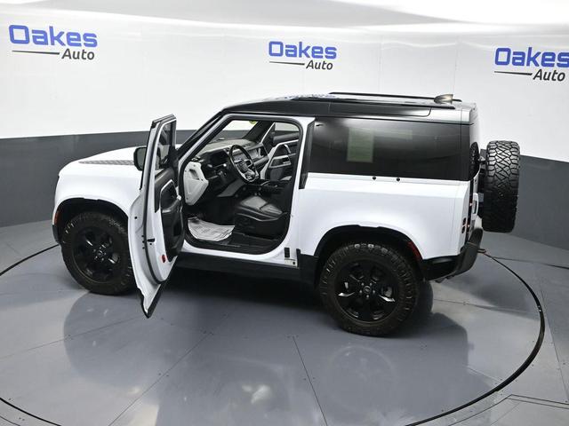 Photo of 2022 Fuji White Land Rover Defender