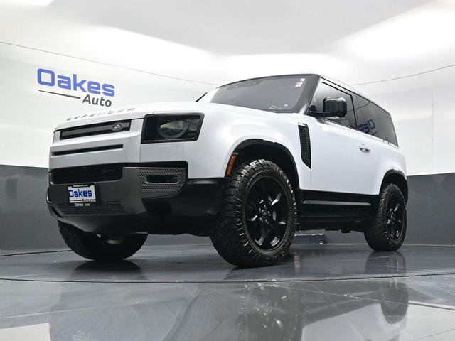 Photo of 2022 Fuji White Land Rover Defender