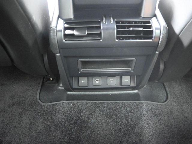 Photo of 2022 Fuji White Land Rover Defender